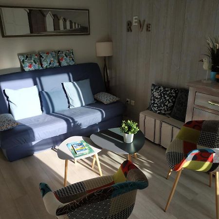 Charmant Appartement A 350M De La Plage Et Du Port Fréjus Exteriör bild