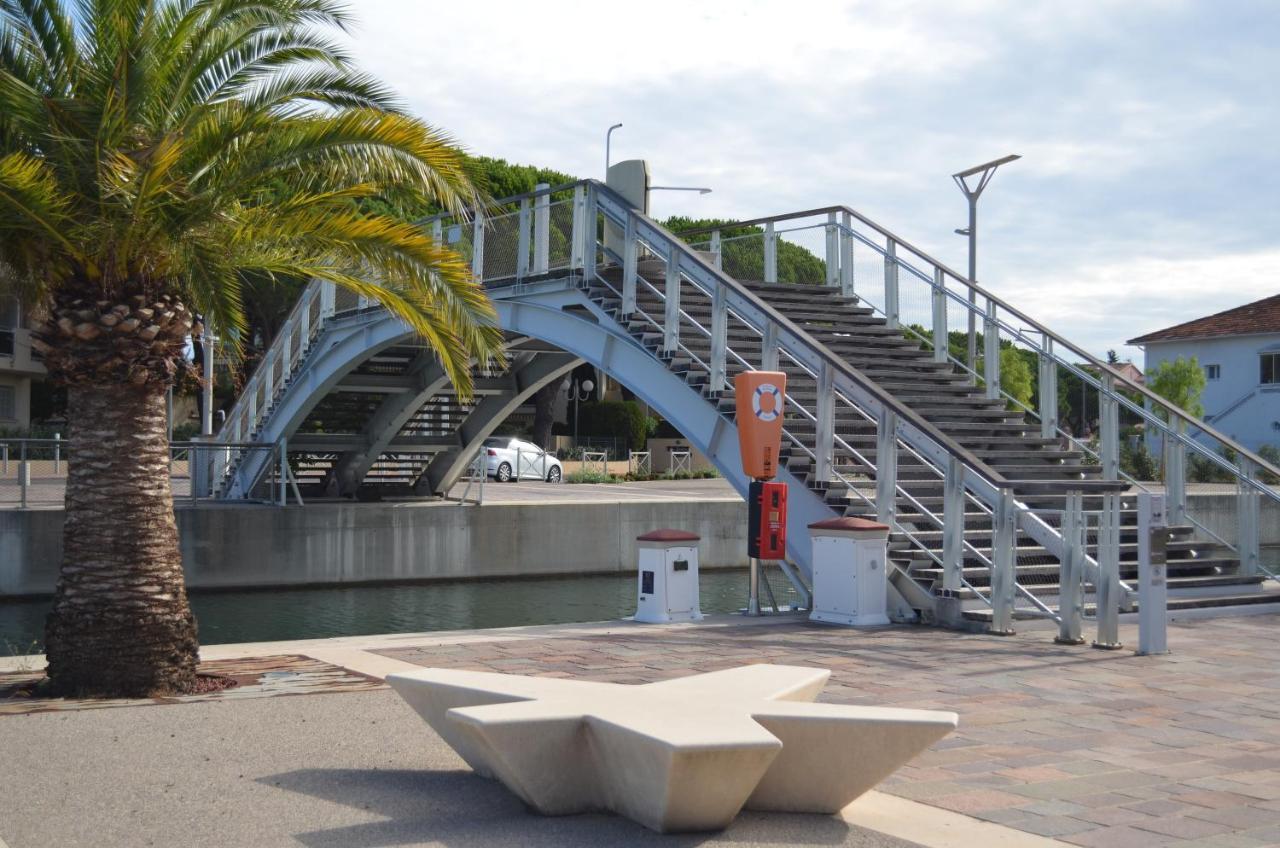 Charmant Appartement A 350M De La Plage Et Du Port Fréjus Exteriör bild