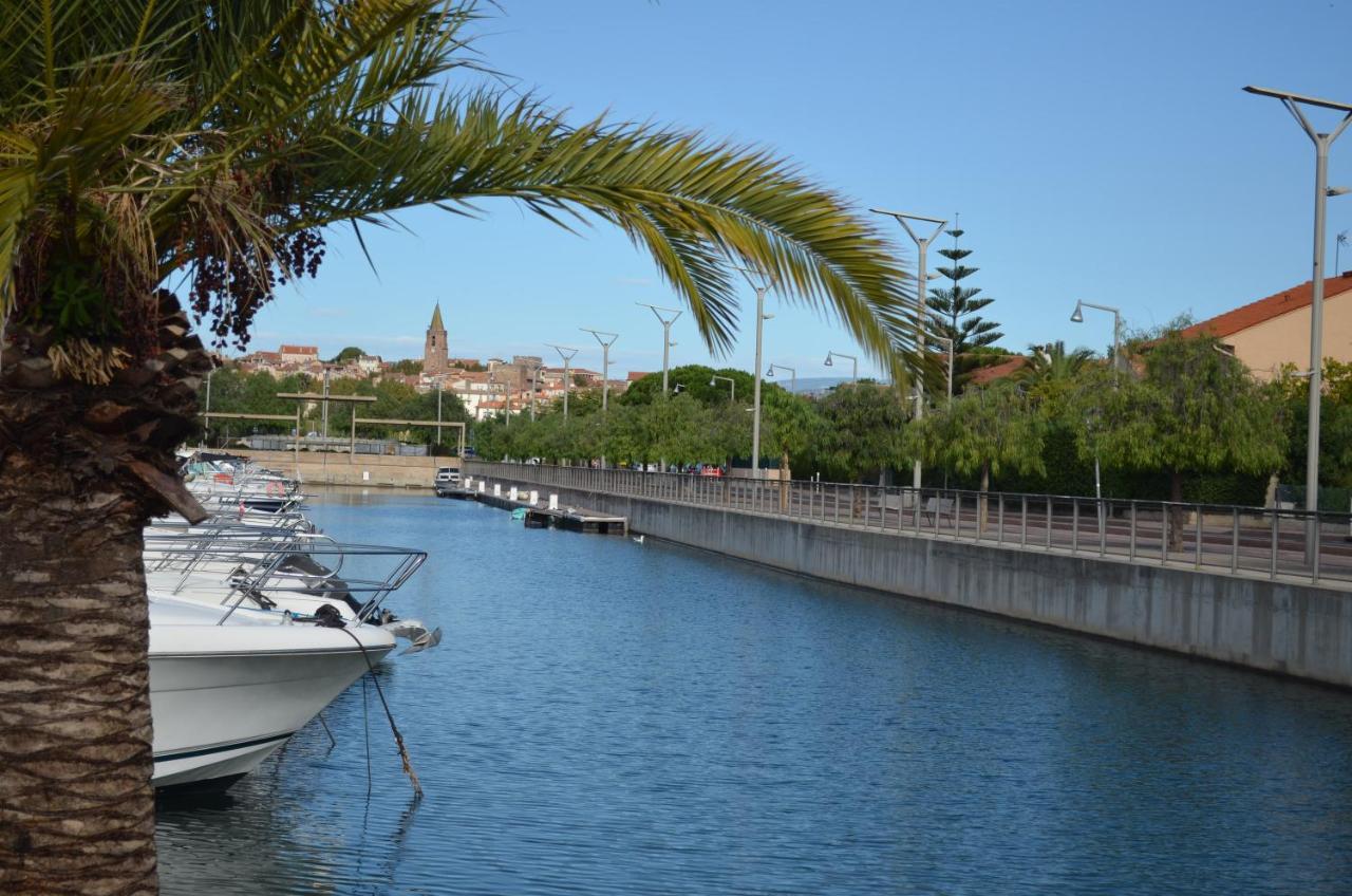 Charmant Appartement A 350M De La Plage Et Du Port Fréjus Exteriör bild