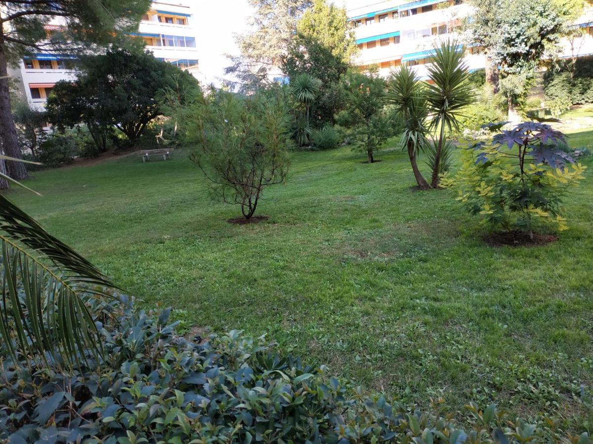 Charmant Appartement A 350M De La Plage Et Du Port Fréjus Exteriör bild
