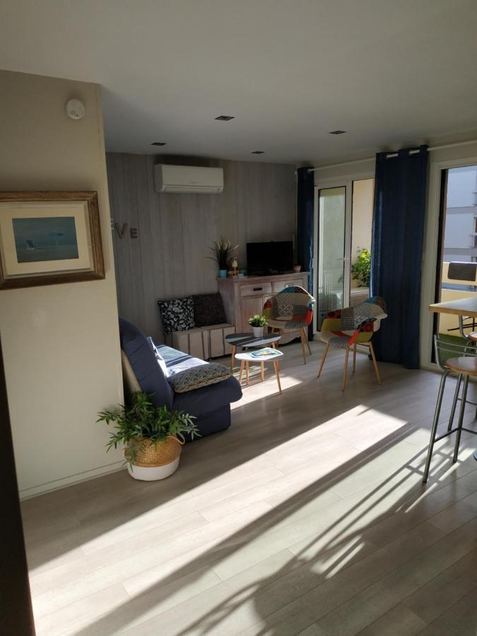 Charmant Appartement A 350M De La Plage Et Du Port Fréjus Exteriör bild
